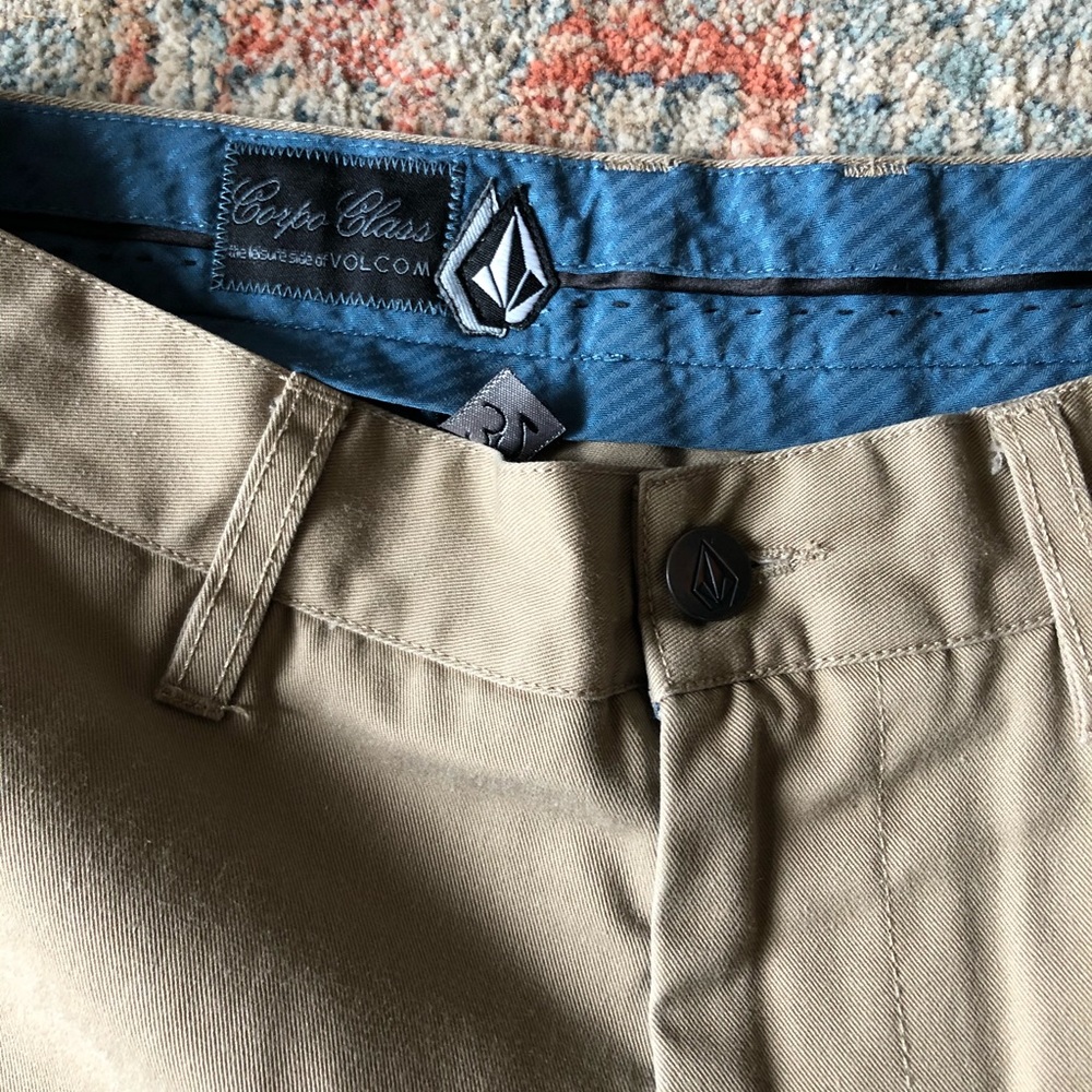 Volcom Shorts - Picture 2 of 4